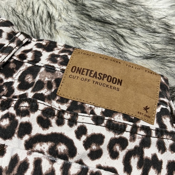 One Teaspoon Animal Print Trucker Cut Off Shorts 24 Fit like 26 - Picture 8 of 11